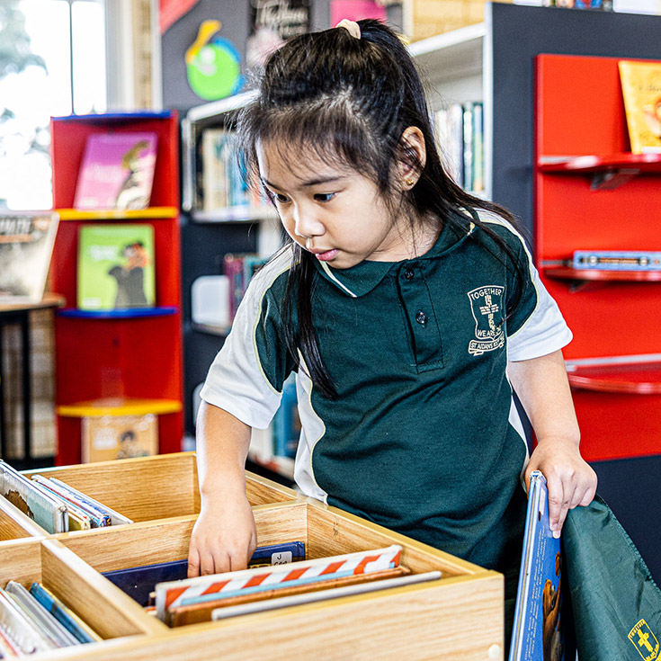 Student at St Aidan's Catholic Primary School Rooty Hill library
