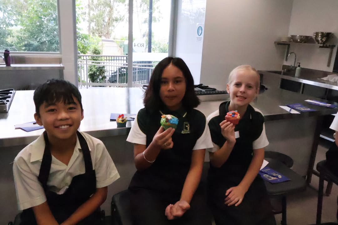 666933411890600_1338318214752113-1